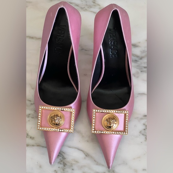 VERSACE Biggie Pink Satin Pointed Toe Crystal Medusa Plaque Pump Heels - Picture 4 of 13